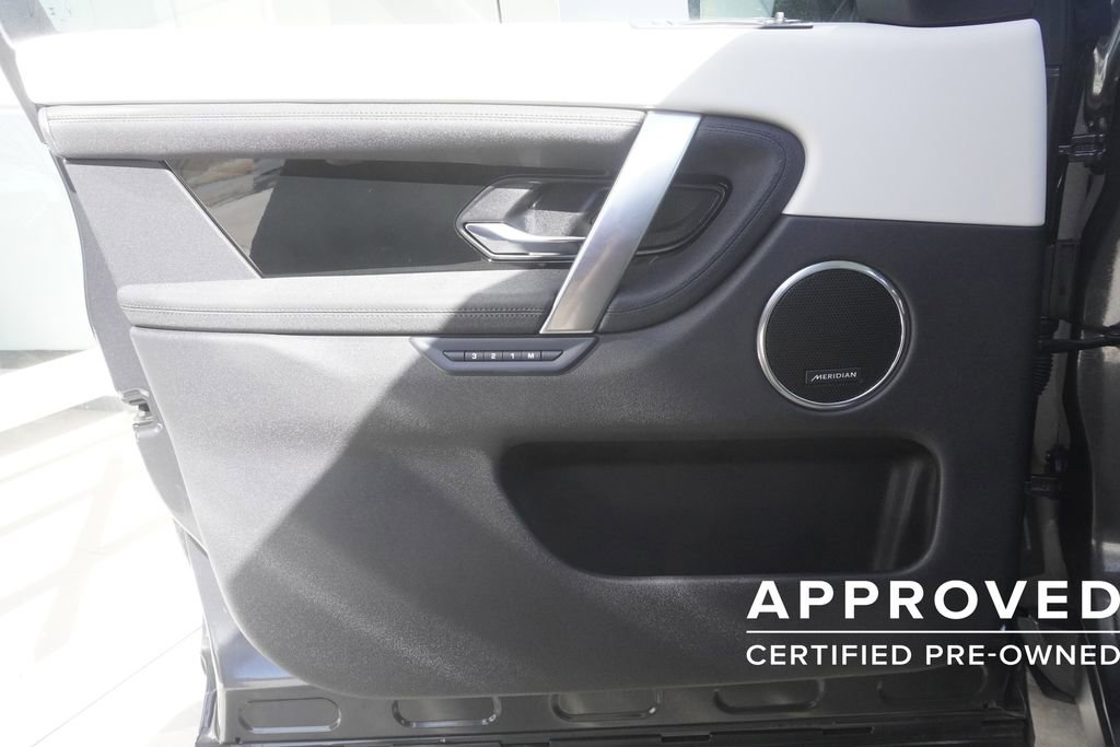 Used 2025 Land Rover Discovery Sport S image 17