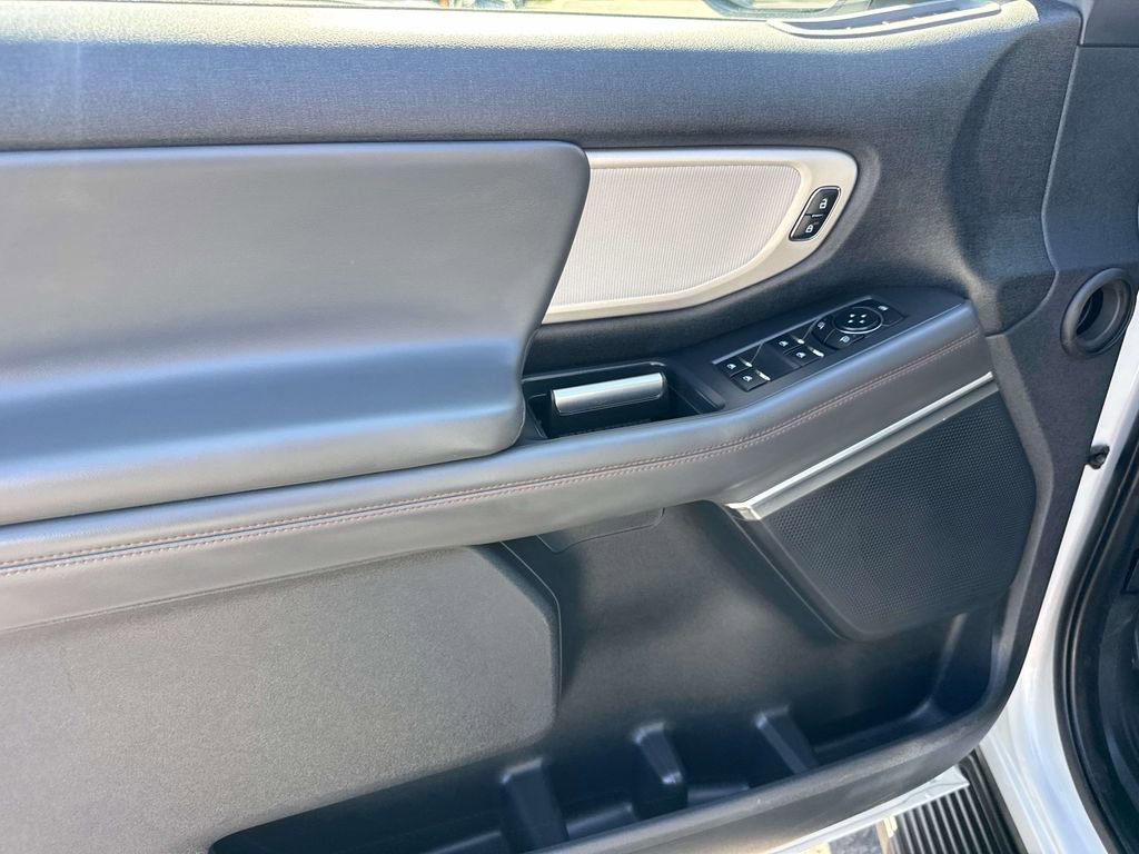 Certified 2025 Ford Expedition Active image 23