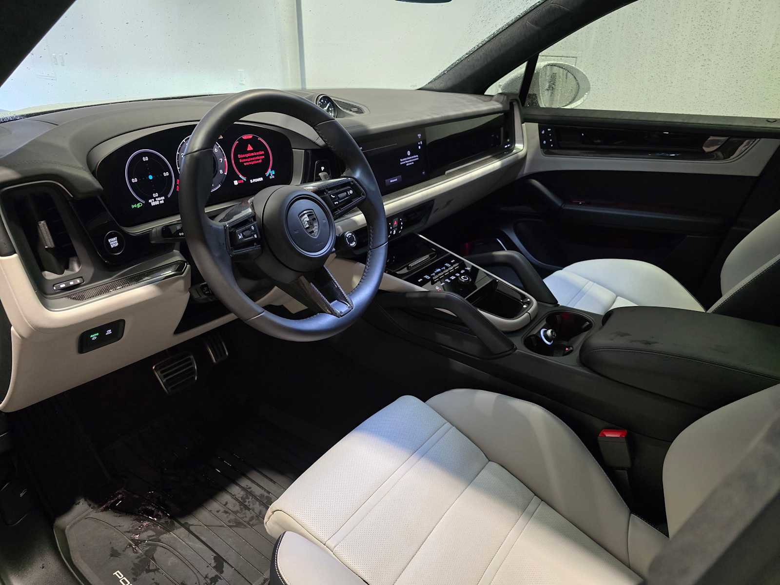Used 2025 Porsche Cayenne Turbo AWD/4WD image 2