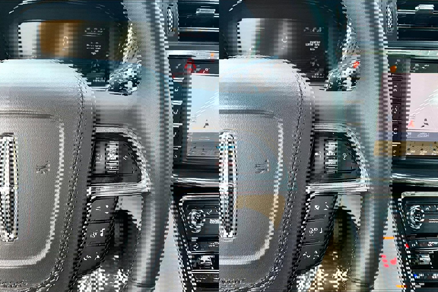 Used 2019 Lincoln Continental Select image 12