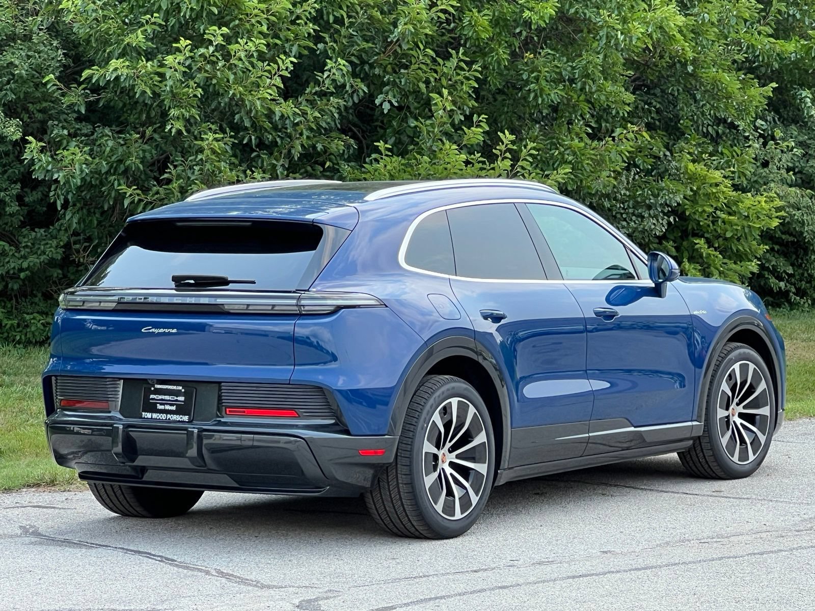 New 2026 Porsche Cayenne Electric AWD/4WD image 6