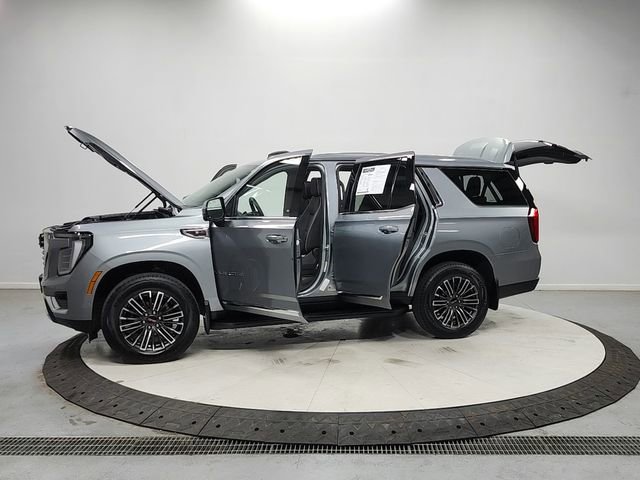 Used 2025 GMC Yukon Elevation w/ Elevation Premium Package AWD/4WD image 12