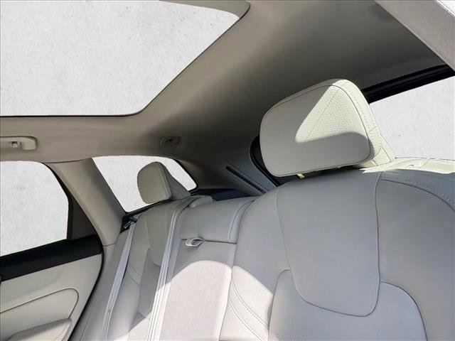 Used 2023 Volvo XC60 B5 Core w/ Protection Package image 15