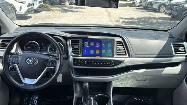Used 2017 Toyota Highlander LE FWD image 13