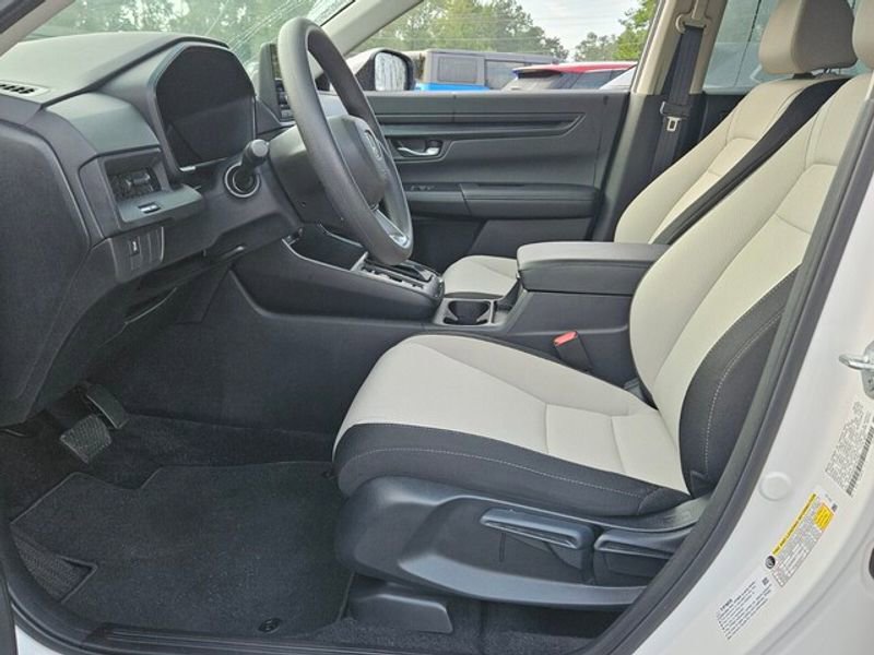 Used 2025 Honda CR-V LX image 7