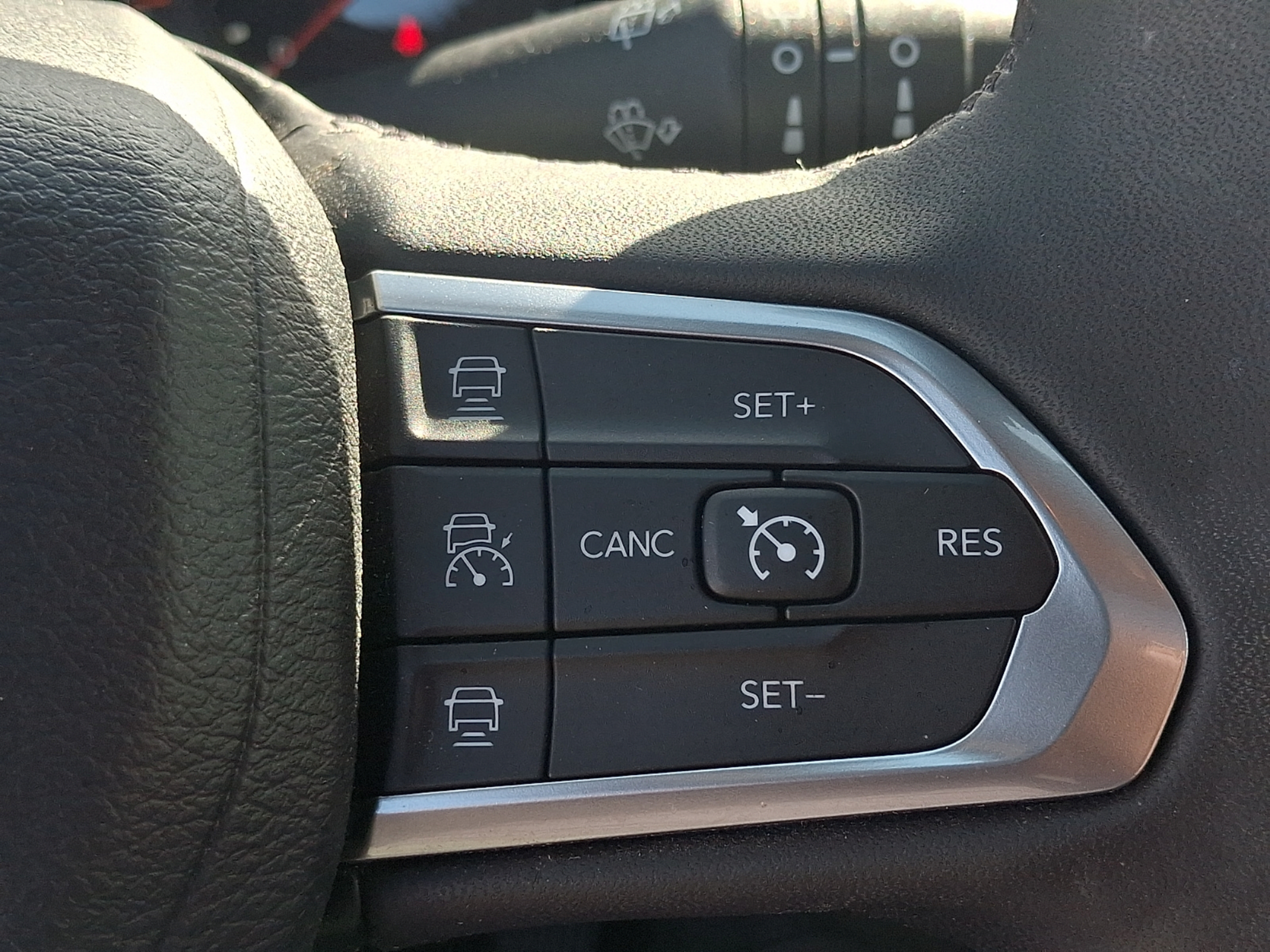 Certified 2023 Jeep Compass Latitude w/ Sun and Sound Group AWD/4WD image 19