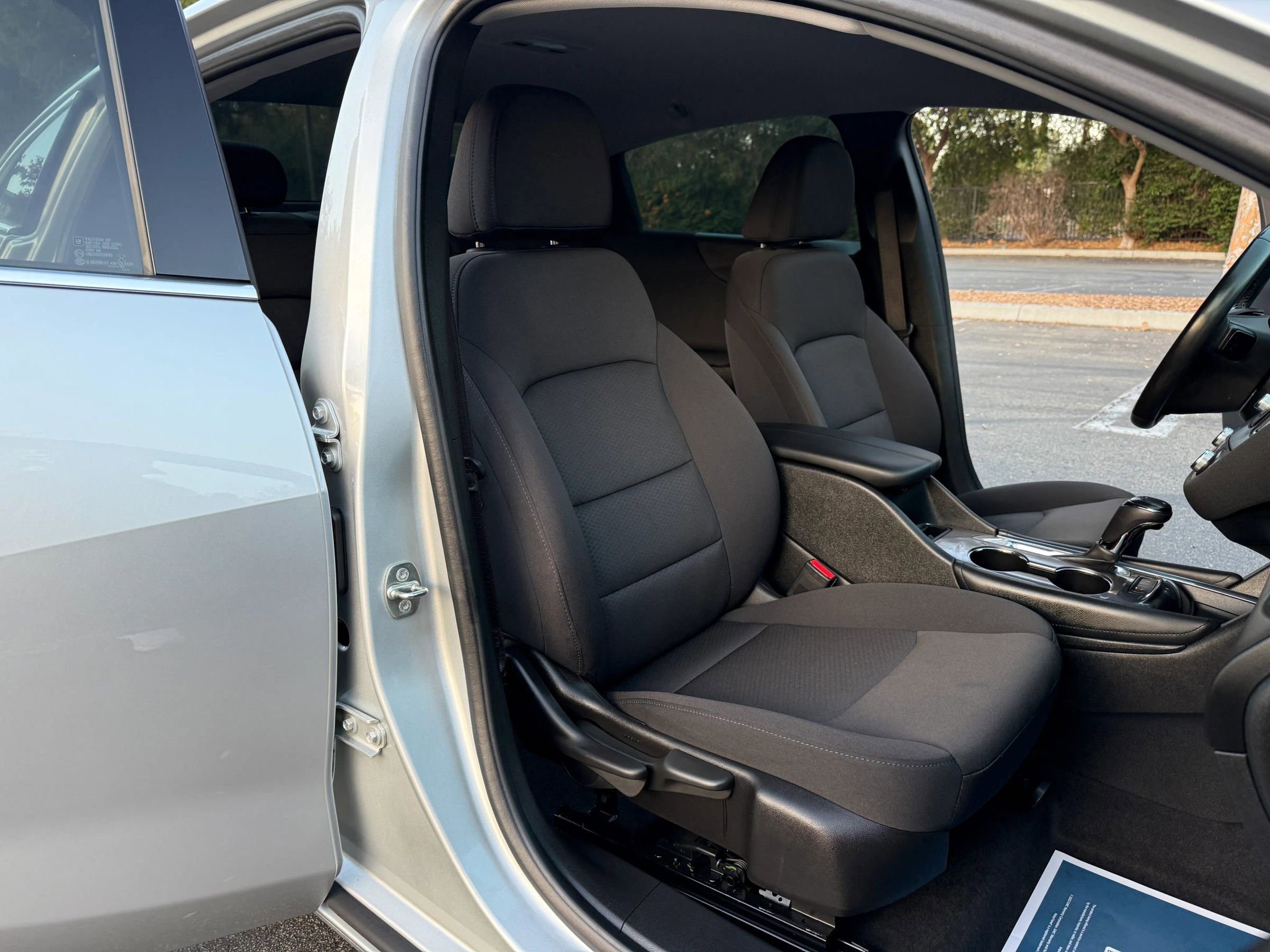 Used 2018 Chevrolet Malibu LT w/ Driver Confidence Package image 16