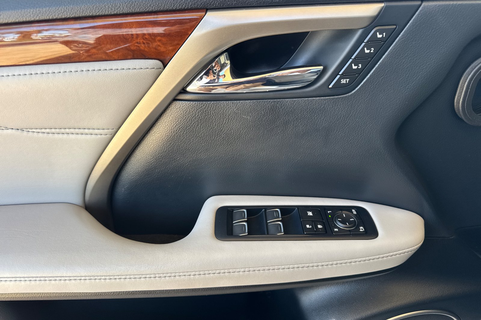 Used 2019 Lexus RX 350L FWD image 12