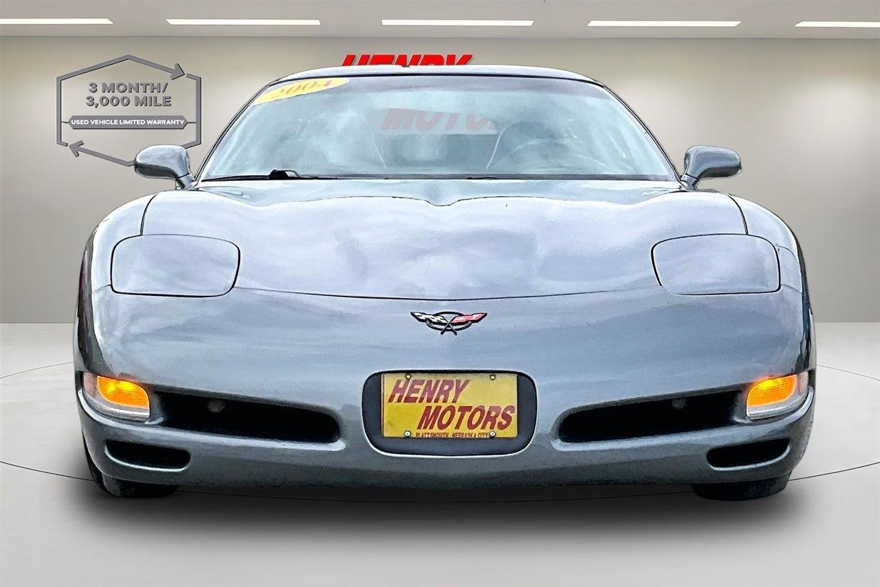 Used 2004 Chevrolet Corvette Coupe w/ Roof Package RWD image 2