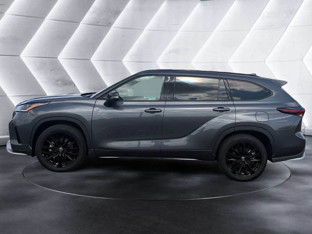 Used 2025 Toyota Highlander XSE AWD/4WD image 2