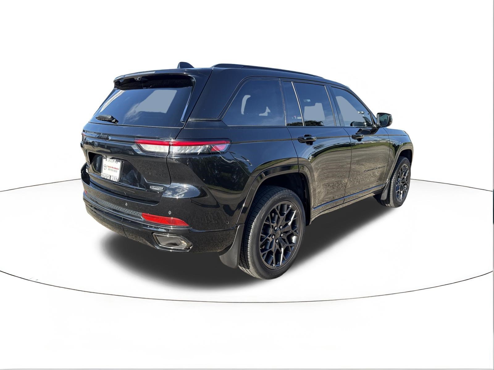 Used 2025 Jeep Grand Cherokee Summit AWD/4WD image 3