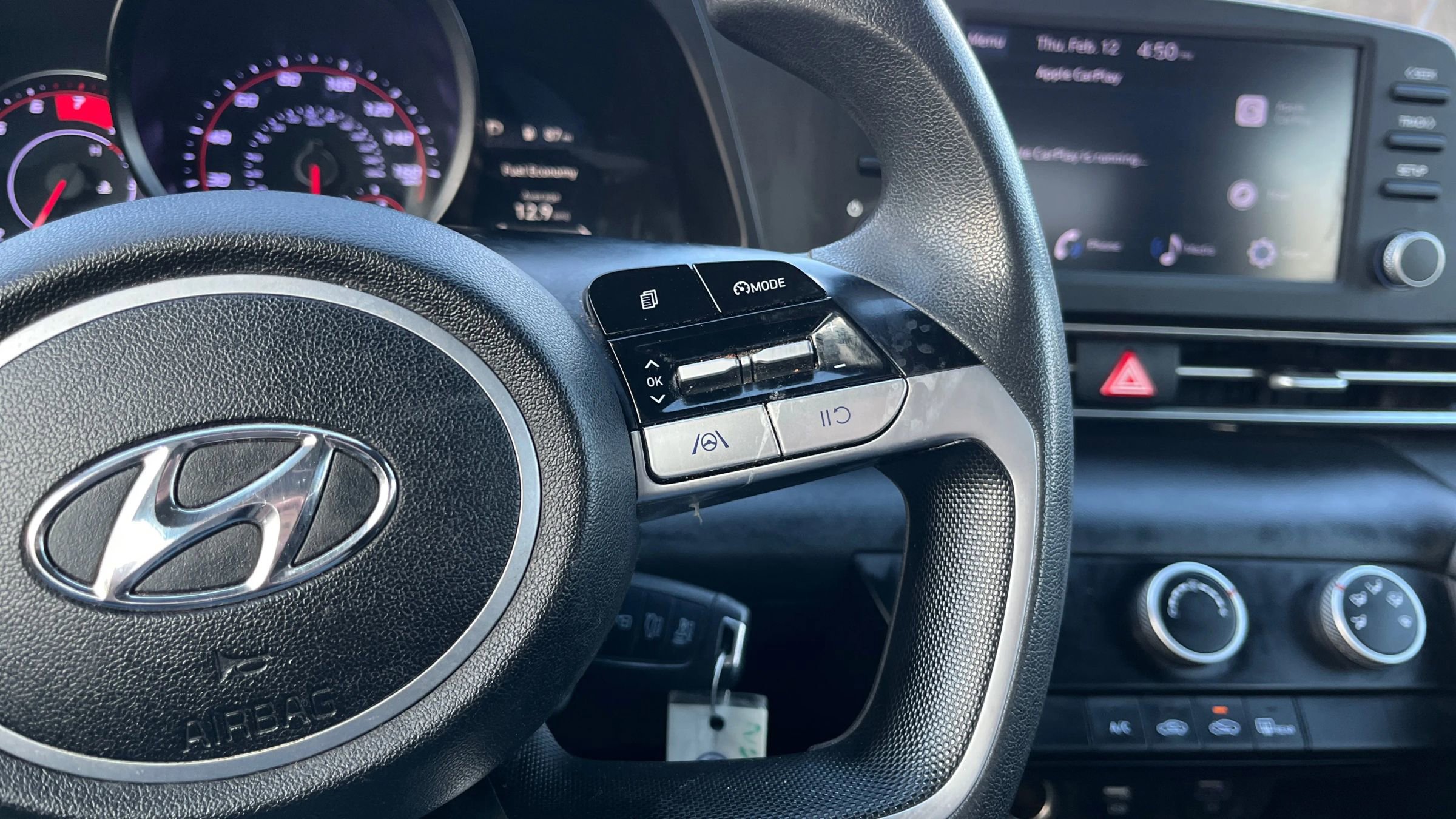 Used 2021 Hyundai Elantra SE image 24