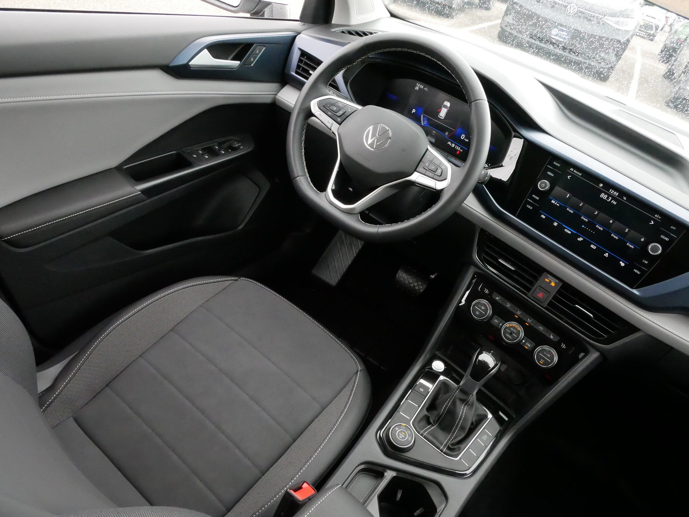 Certified 2024 Volkswagen Taos SE w/ Panoramic Sunroof Package image 9