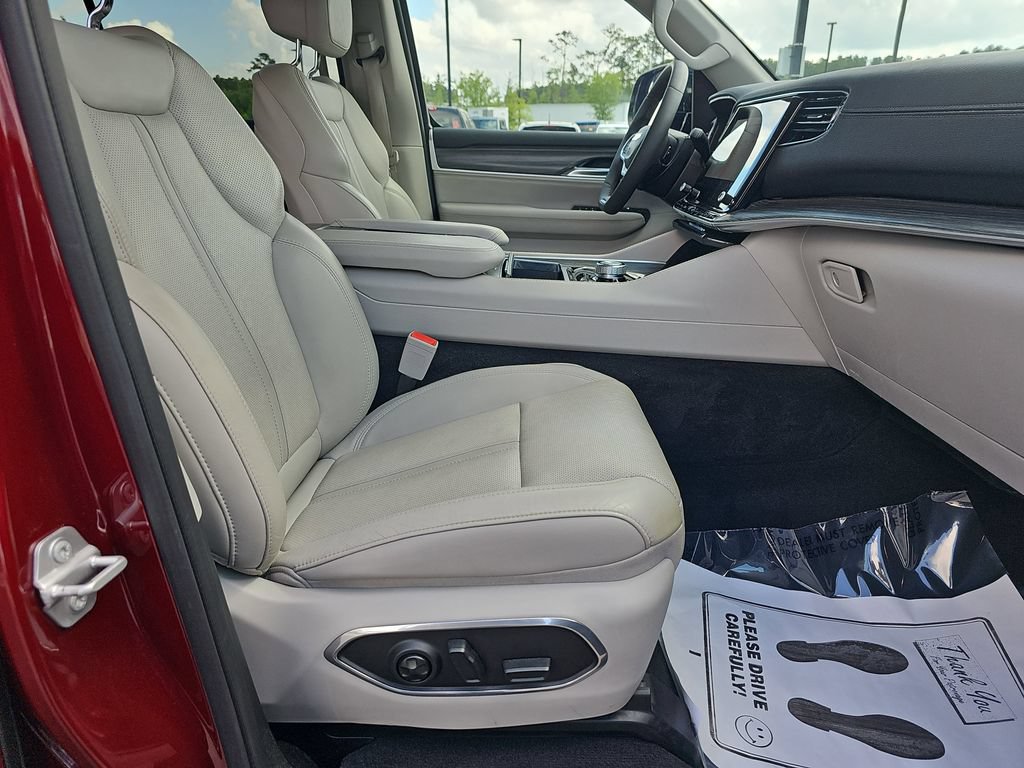 Used 2024 Jeep Wagoneer Series II w/ Flexible Seating Group RWD image 14