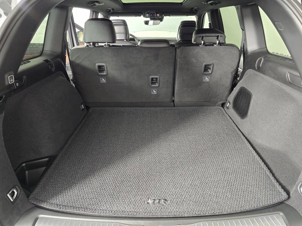 New 2025 Jeep Grand Cherokee Summit w/ Obsidian Package image 14