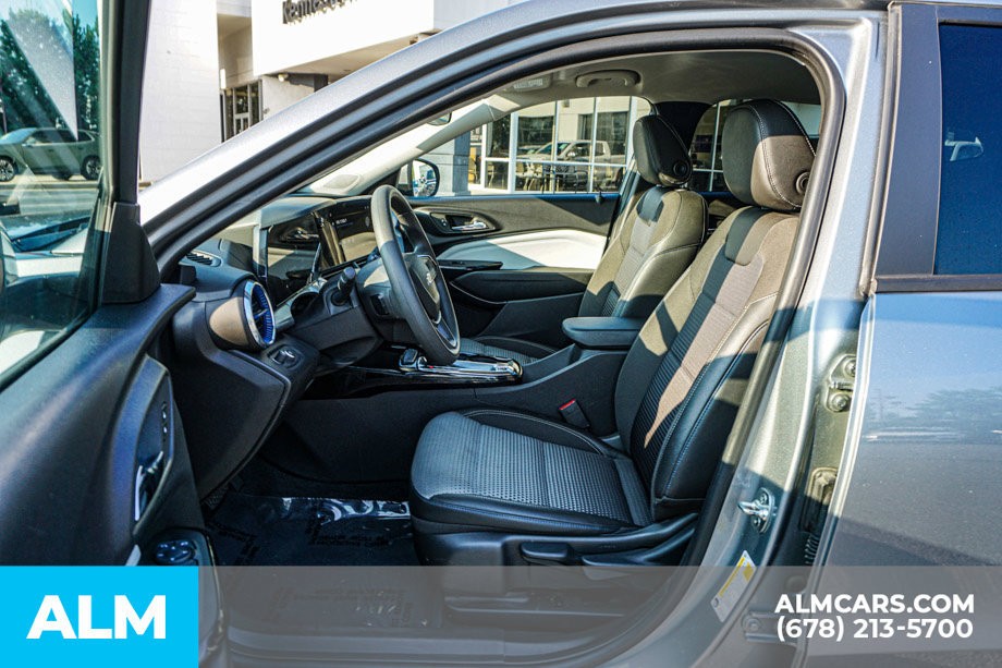 Used 2025 Chevrolet Trax LT FWD image 18
