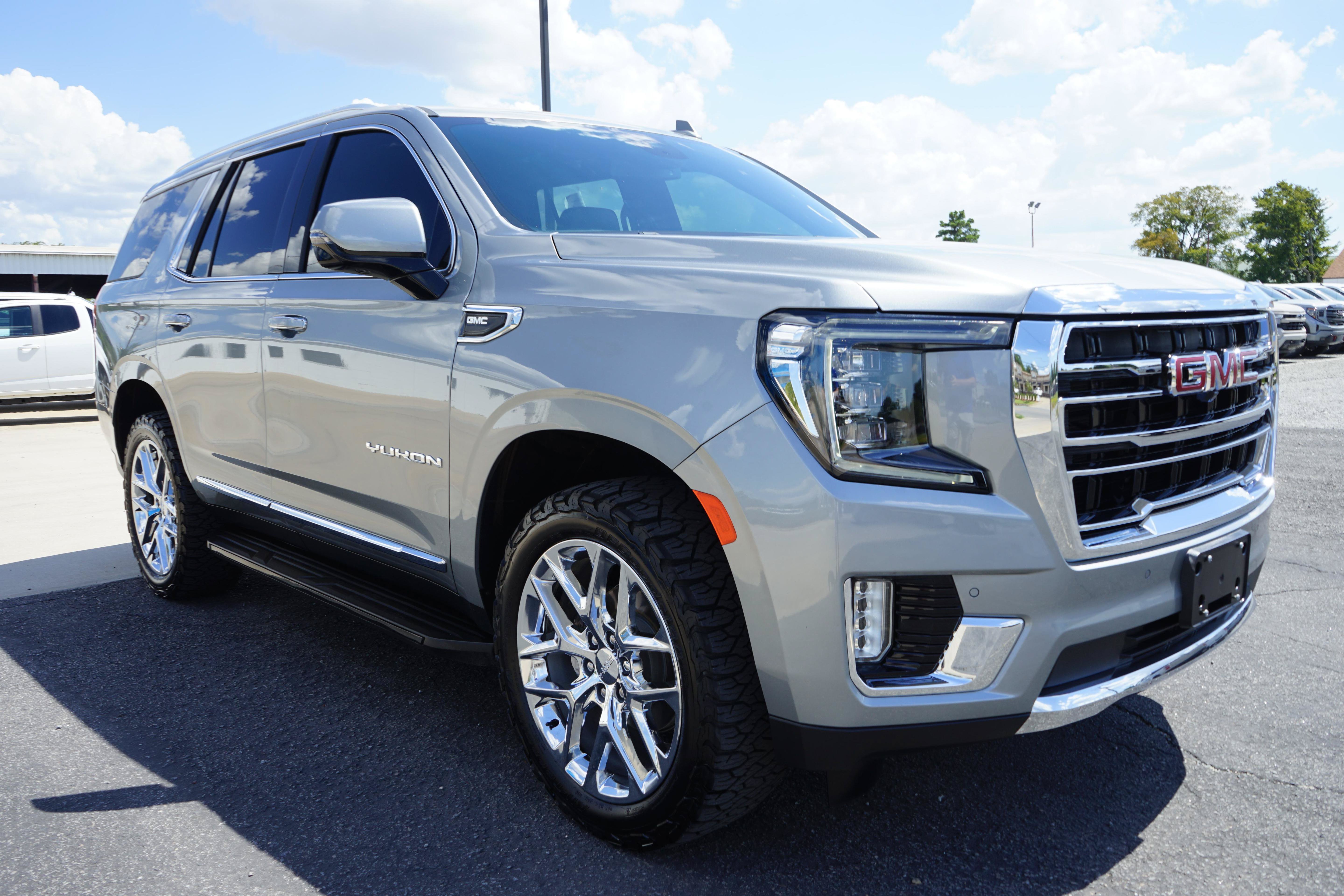 Used 2024 GMC Yukon SLT w/ SLT Luxury Package AWD/4WD image 7