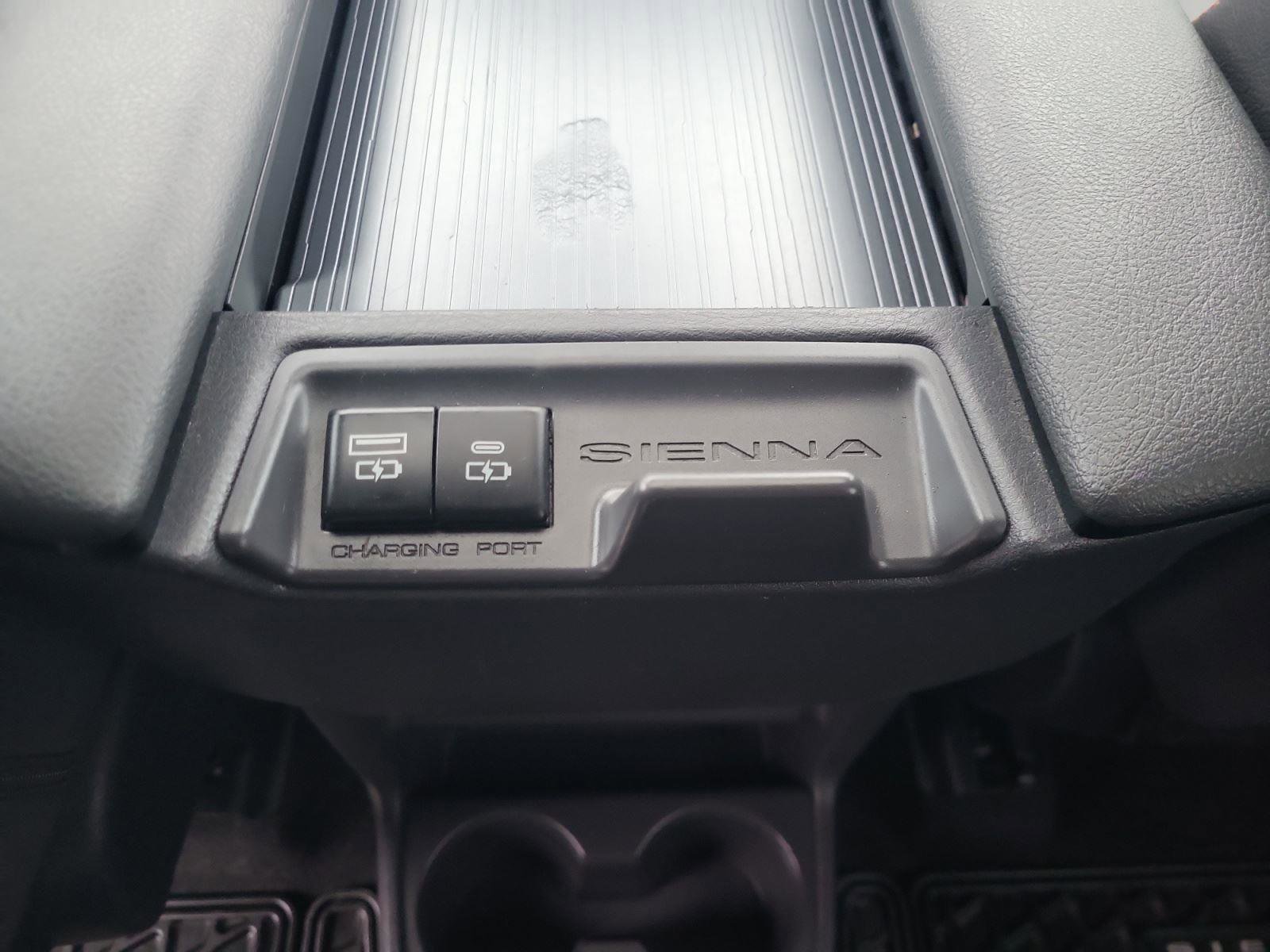 Used 2023 Toyota Sienna XLE image 23