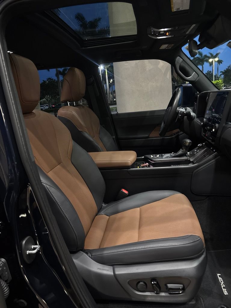 Used 2025 Lexus GX 550 w/ Accessory Package (Z1) AWD/4WD image 4