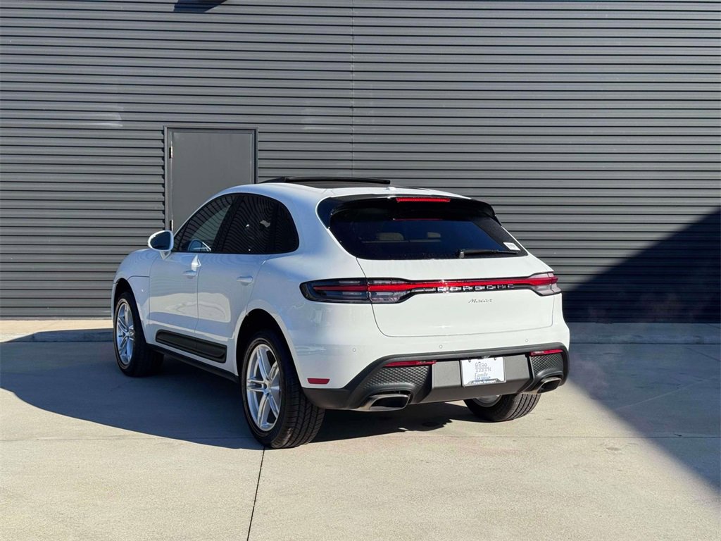 Used 2020 Porsche Cayenne Turbo image 3