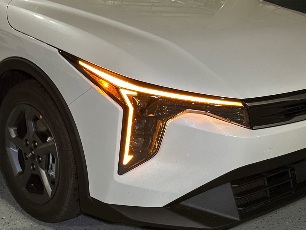 New 2025 Kia K4 FWD image 9