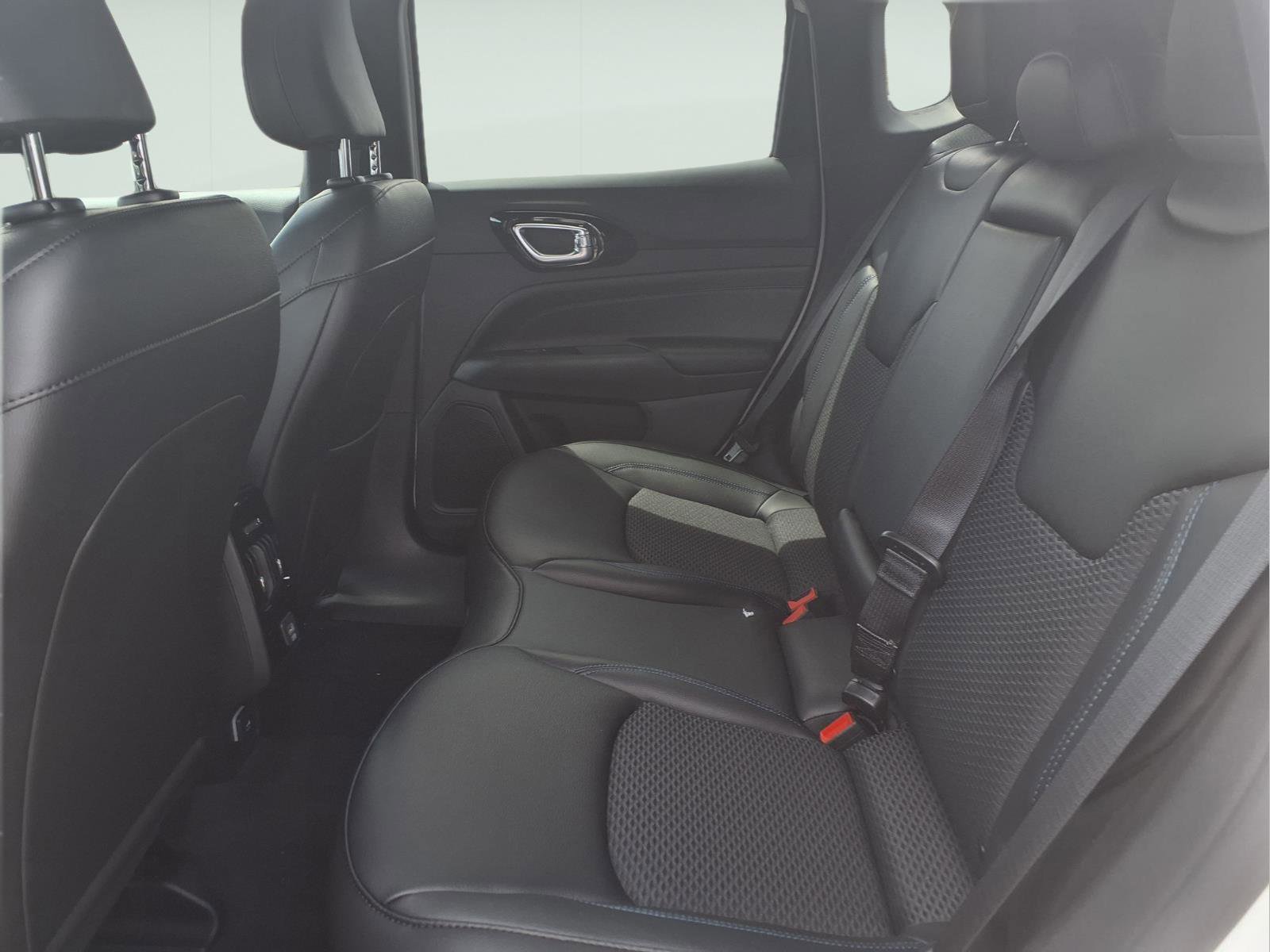 New 2026 Jeep Compass Latitude image 11