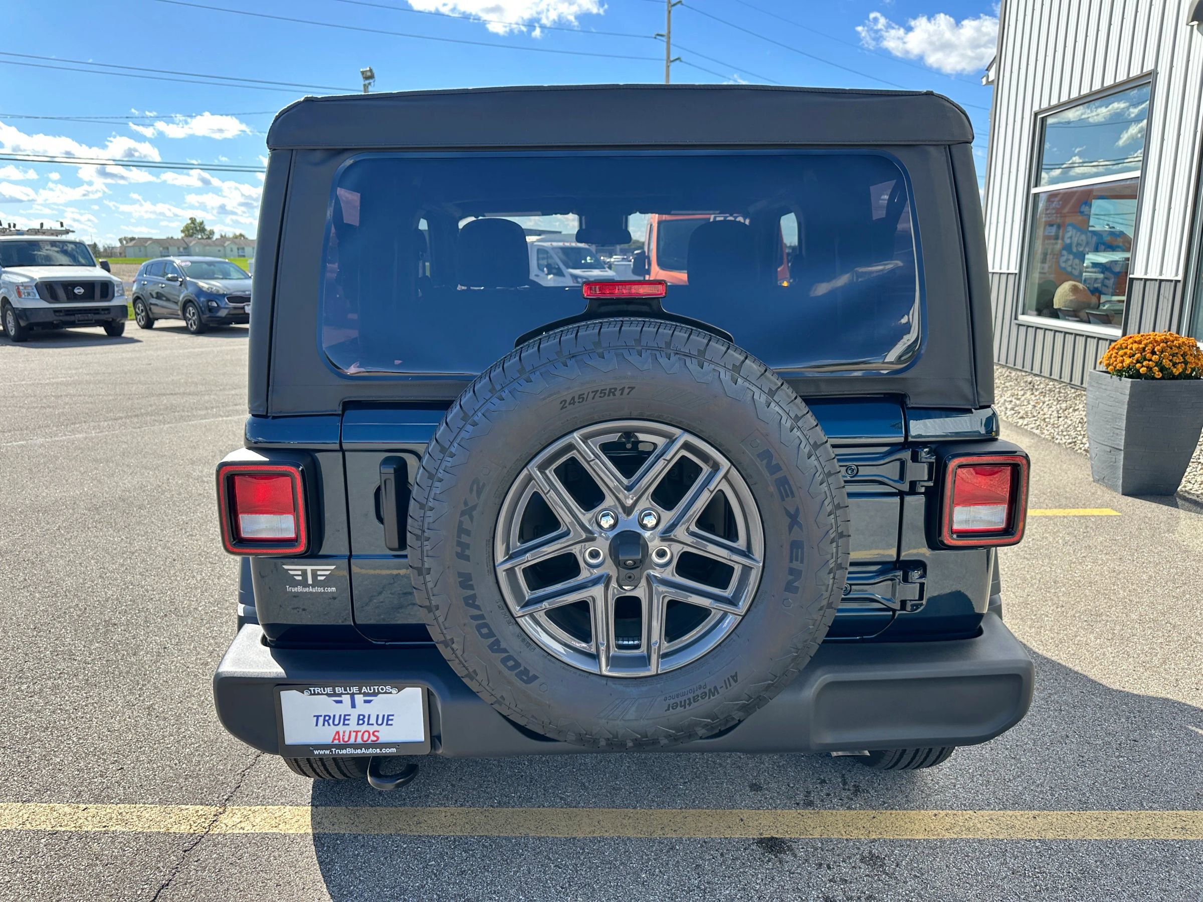 Used 2025 Jeep Wrangler Sport image 6