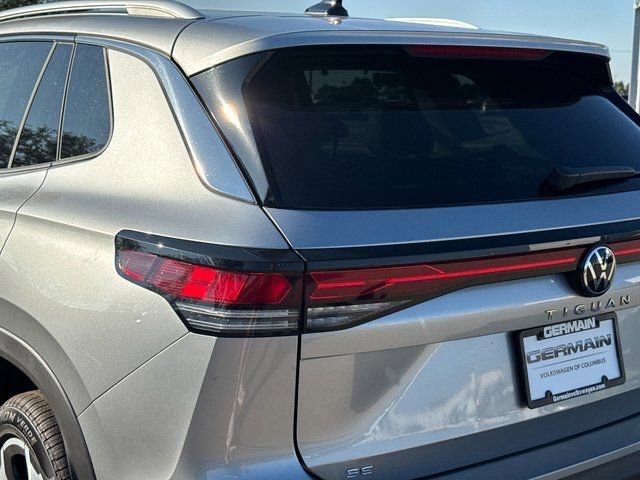 New 2025 Volkswagen Tiguan SE image 13