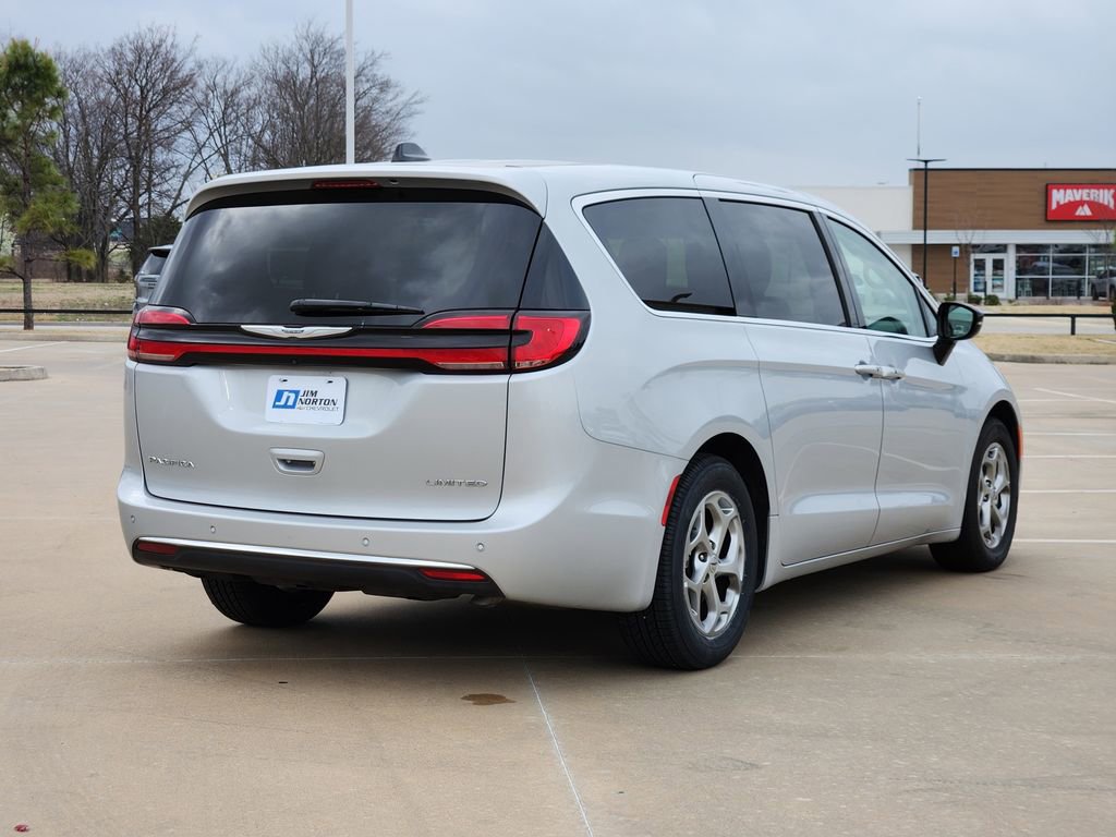 Used 2024 Chrysler Pacifica Limited image 9