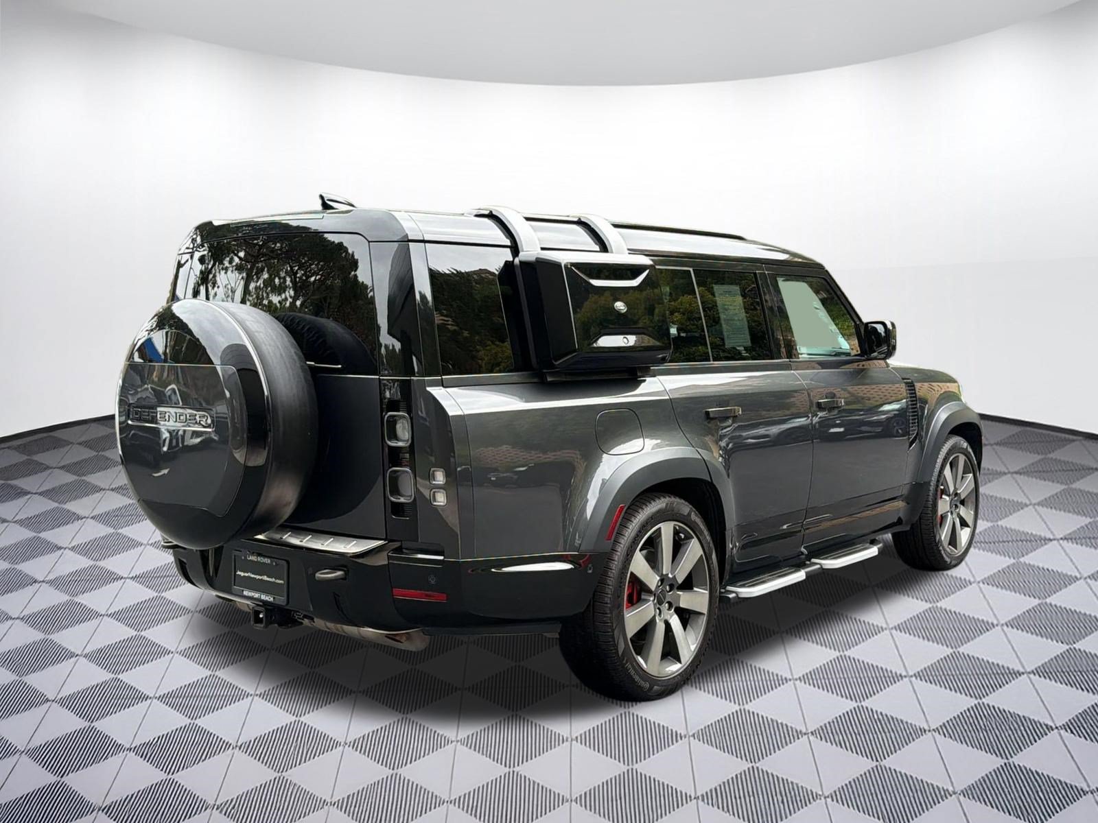 Used 2024 Land Rover Defender 130 X AWD/4WD image 9