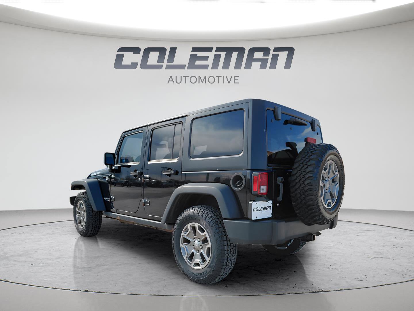 Used 2015 Jeep Wrangler Unlimited Rubicon w/ Connectivity Group image 3