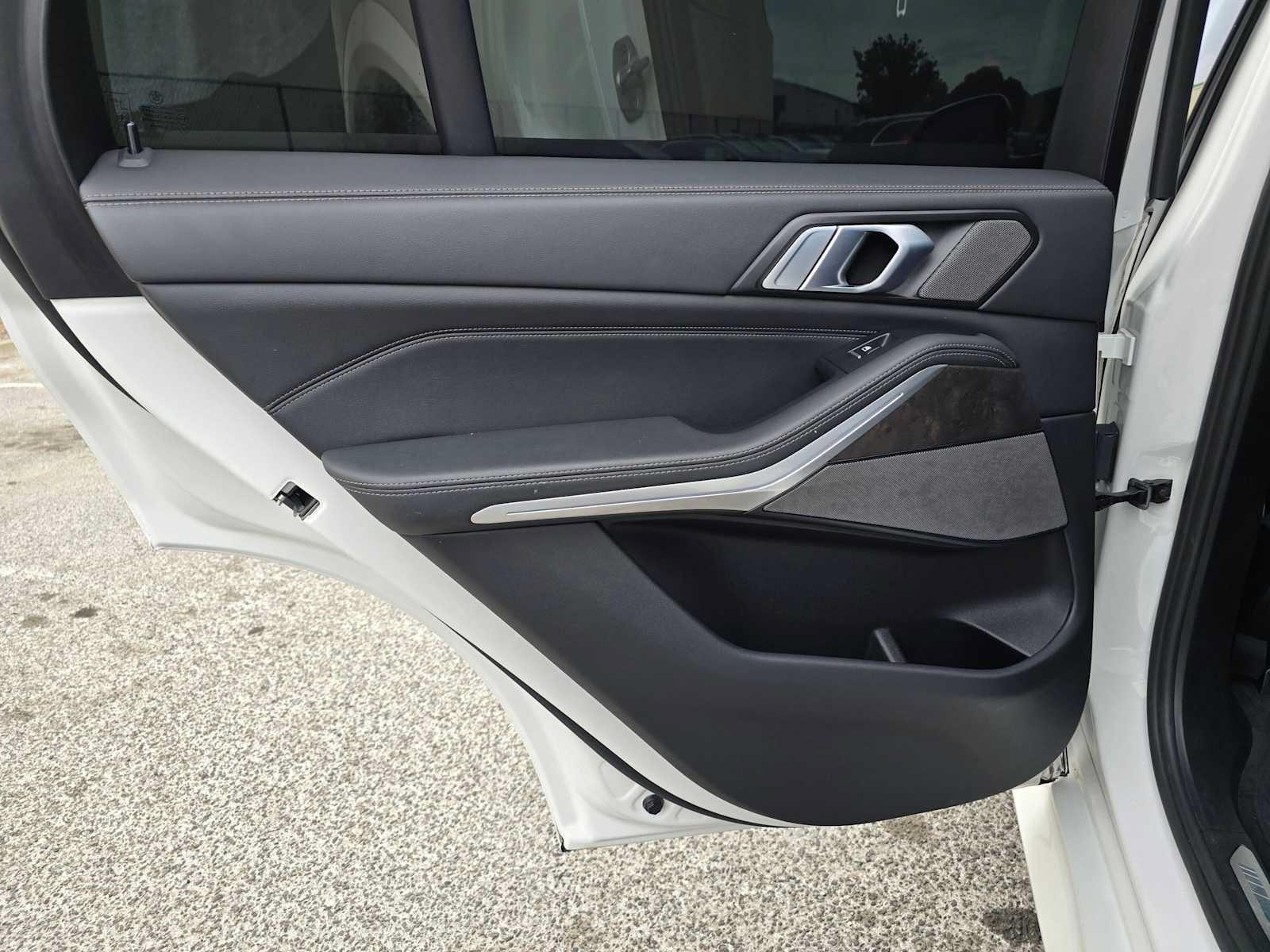 Used 2025 BMW X5 xDrive40i AWD/4WD image 15