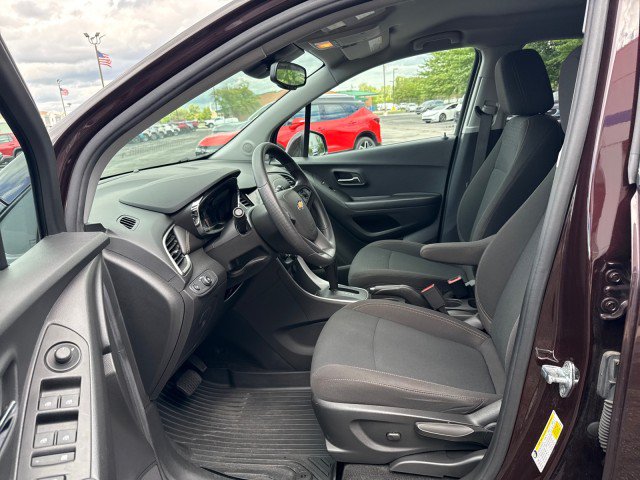 Used 2022 Chevrolet Trax LS w/ Tint and Cruise Package AWD/4WD image 15