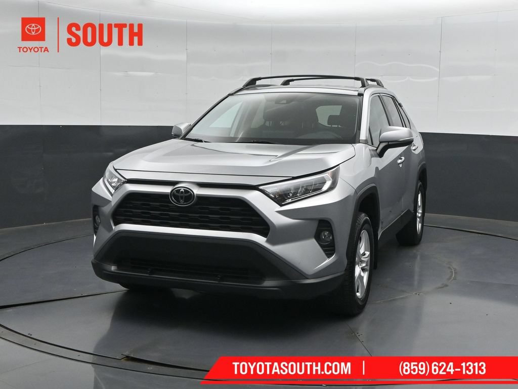 Used 2021 Toyota RAV4 XLE AWD/4WD image 5