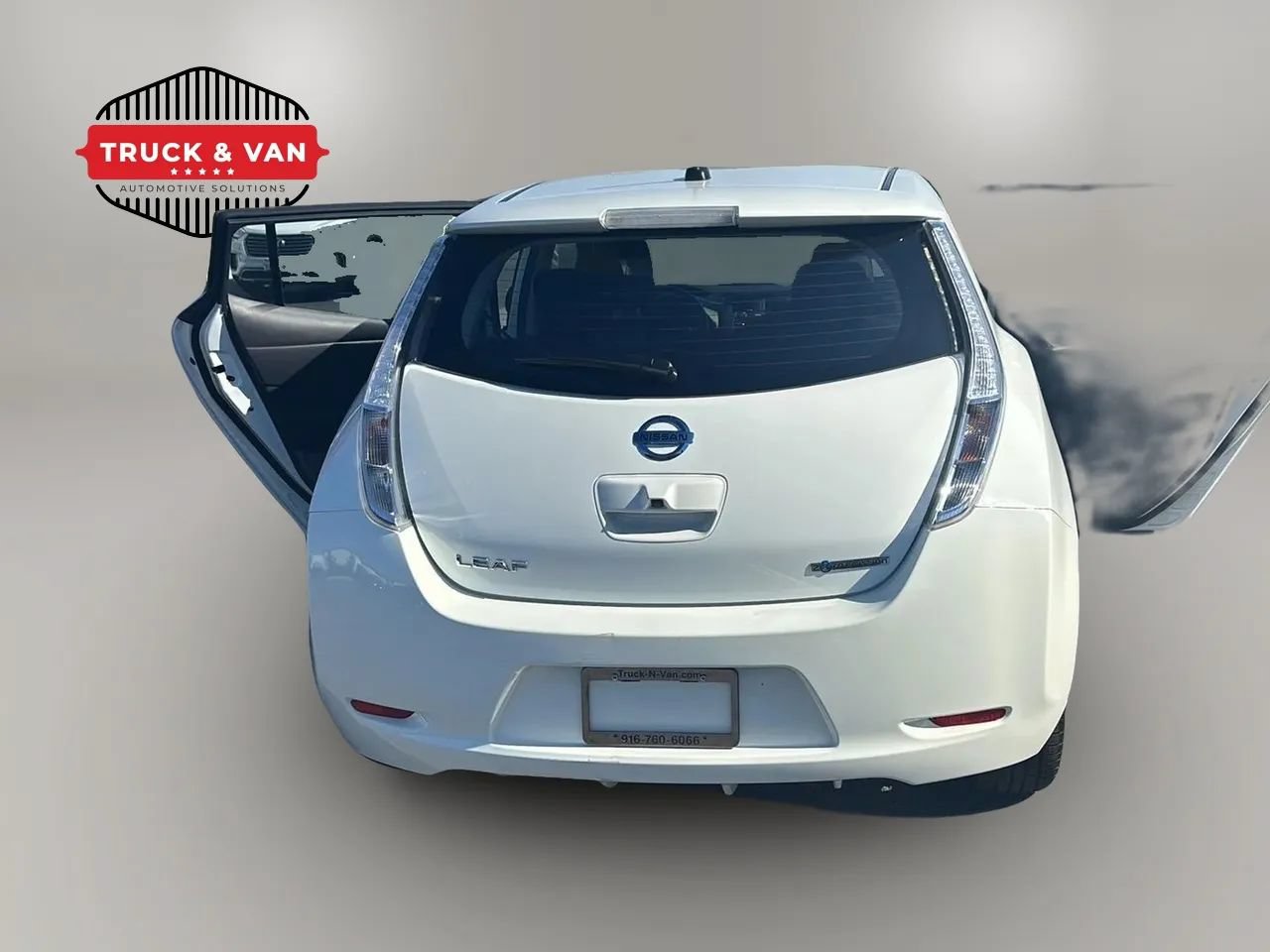 Used 2015 Nissan Leaf S FWD image 32