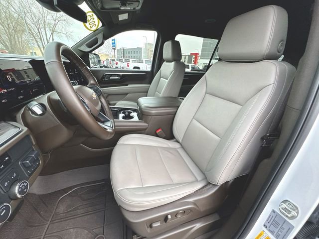 Used 2025 Chevrolet Suburban LT w/ Comfort Package image 19