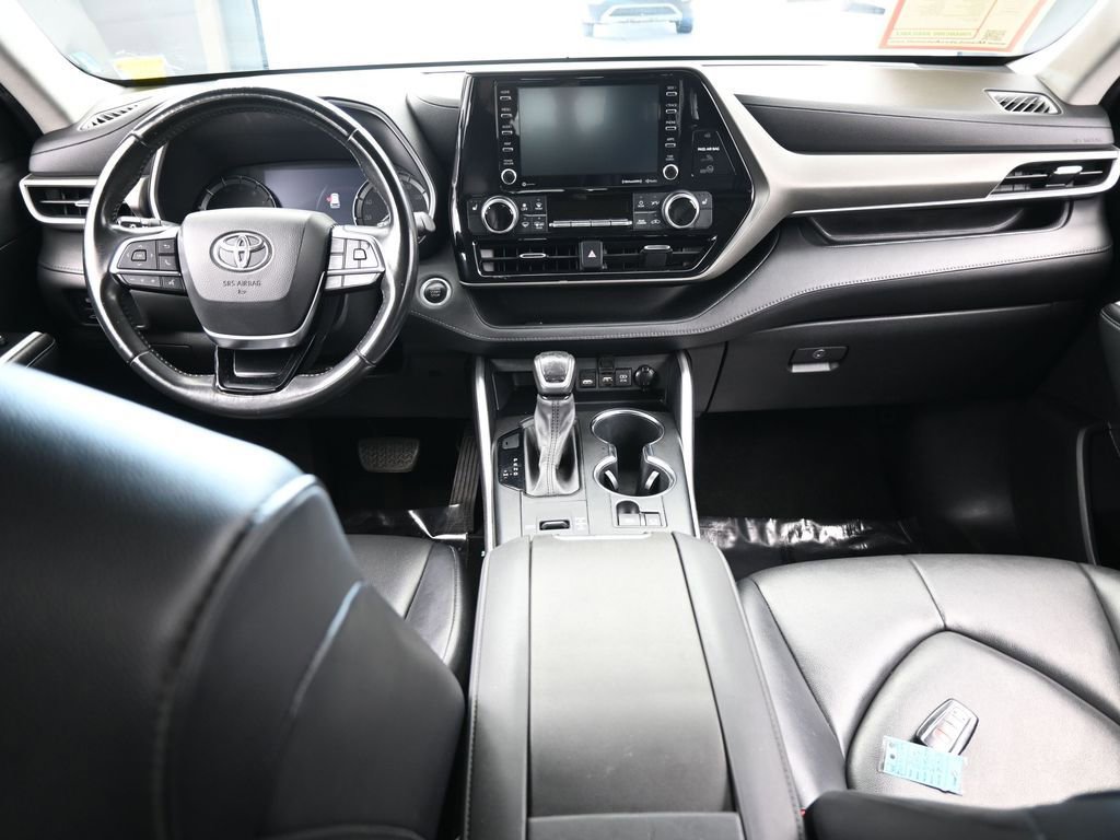 Used 2021 Toyota Highlander XLE image 37