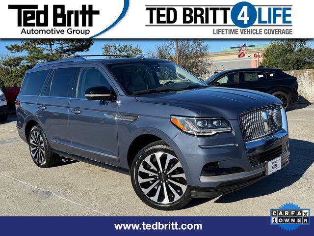 Used 2022 Lincoln Navigator Reserve image 1