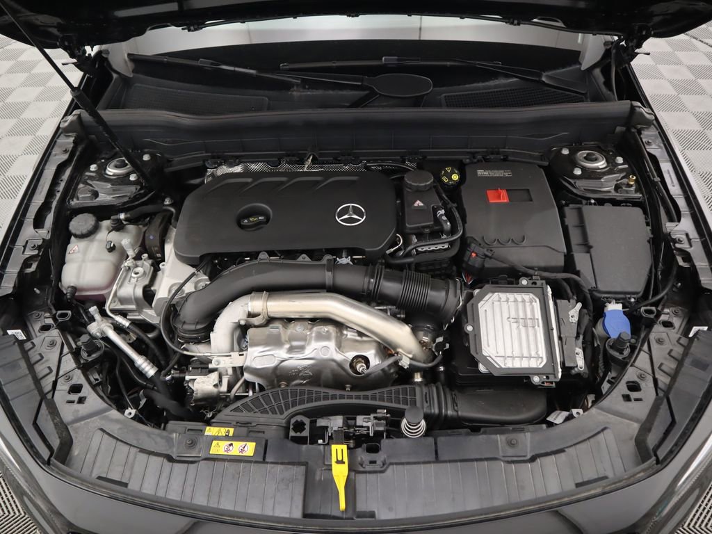 Certified 2025 Mercedes-Benz GLB 250 image 30