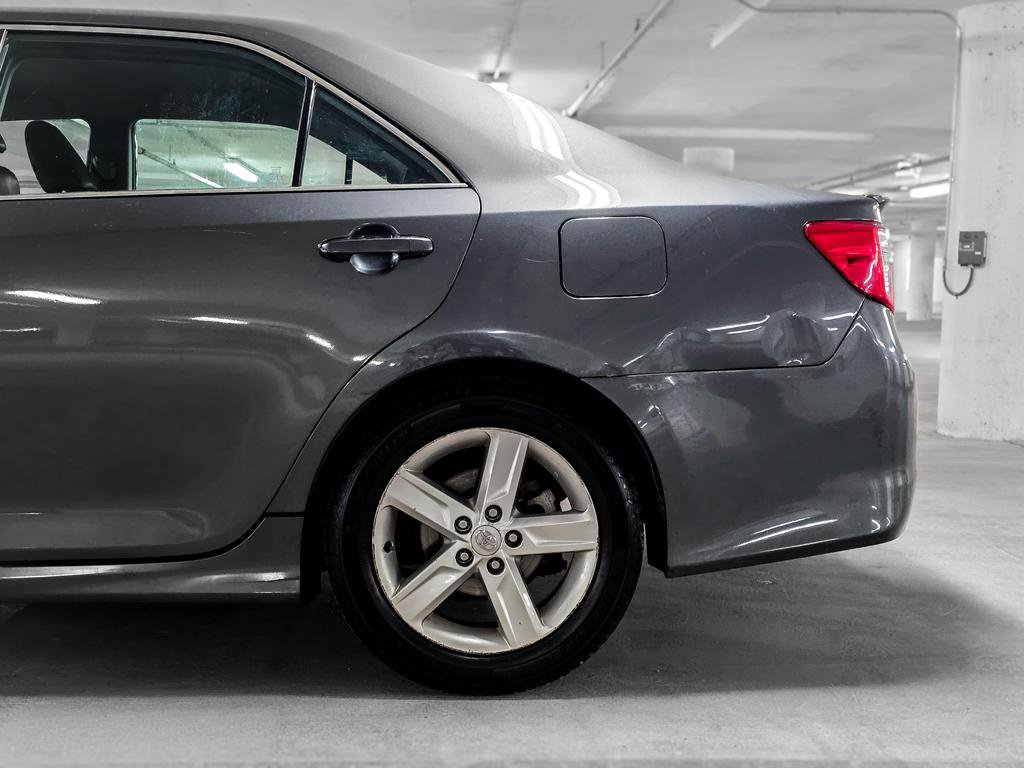 Used 2014 Toyota Camry SE FWD image 16