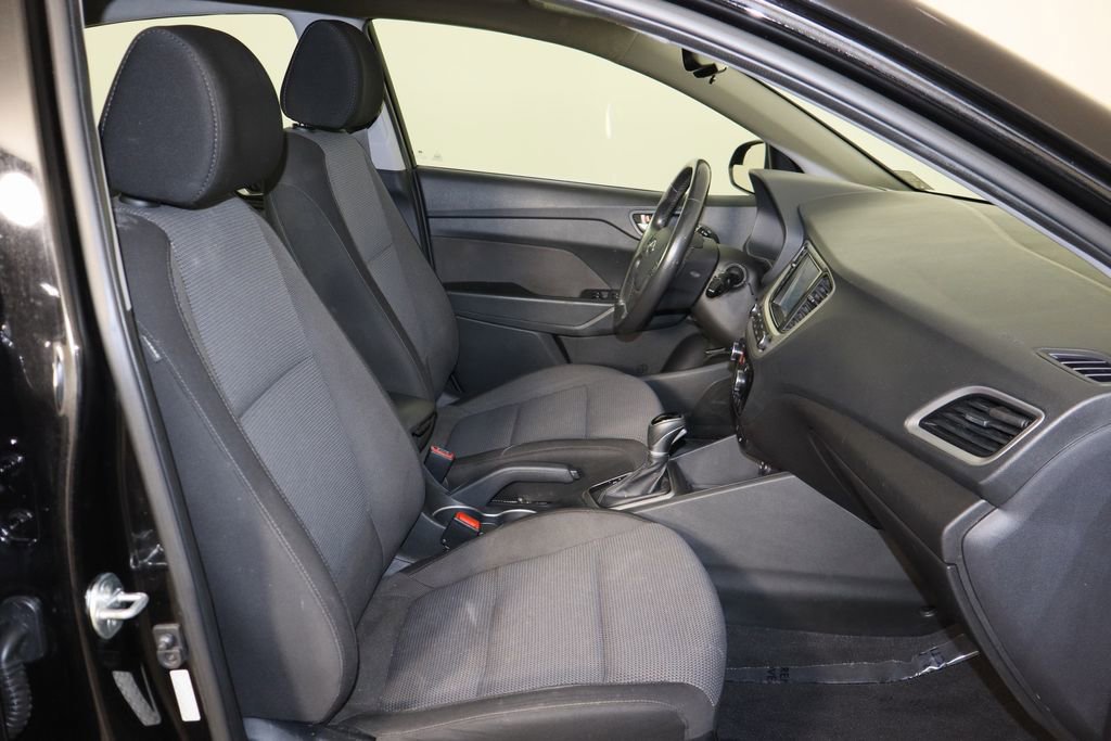 Used 2022 Hyundai Accent Limited image 19