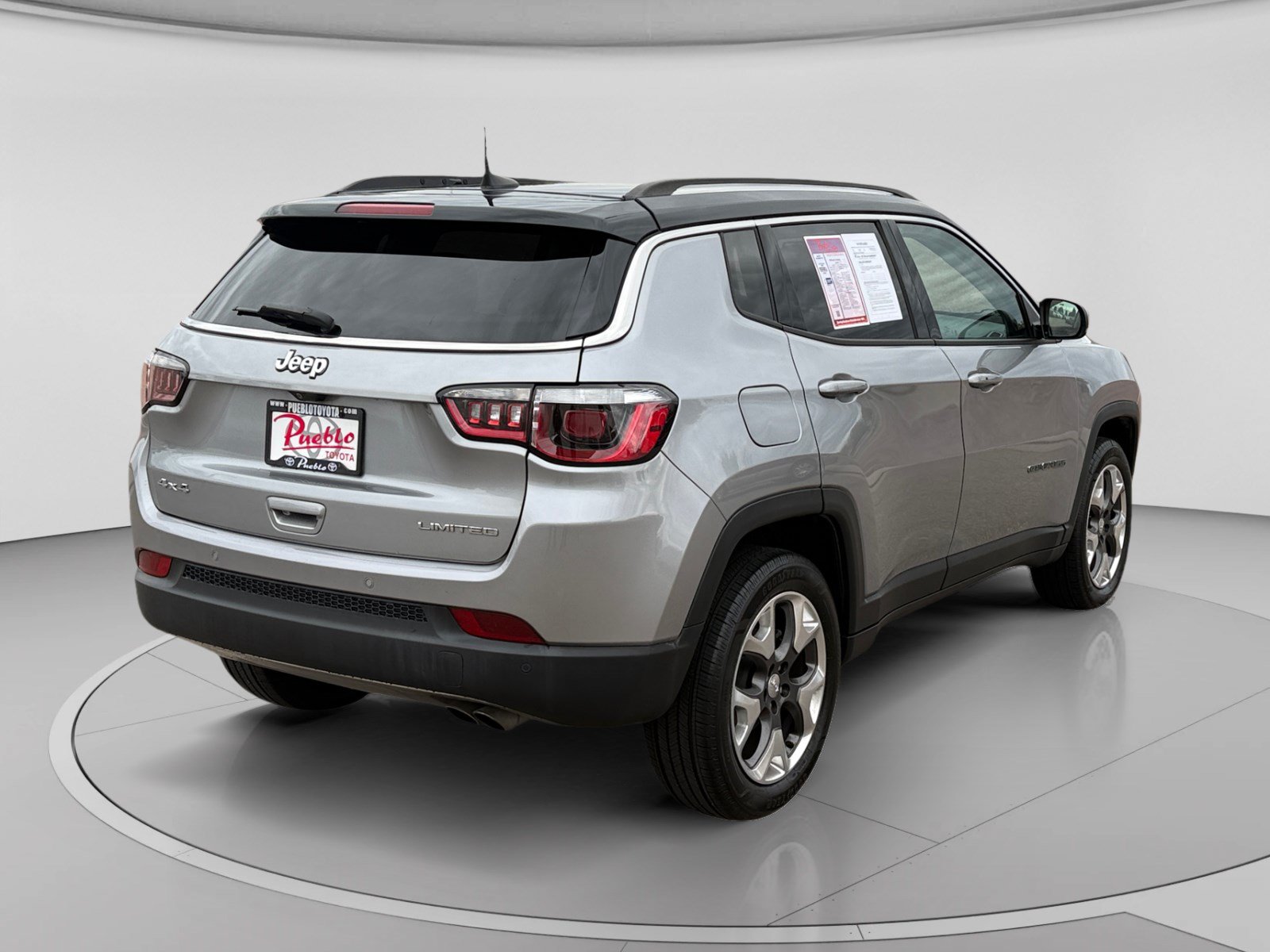 Used 2018 Jeep Compass Limited w/ Navigation Group AWD/4WD image 5