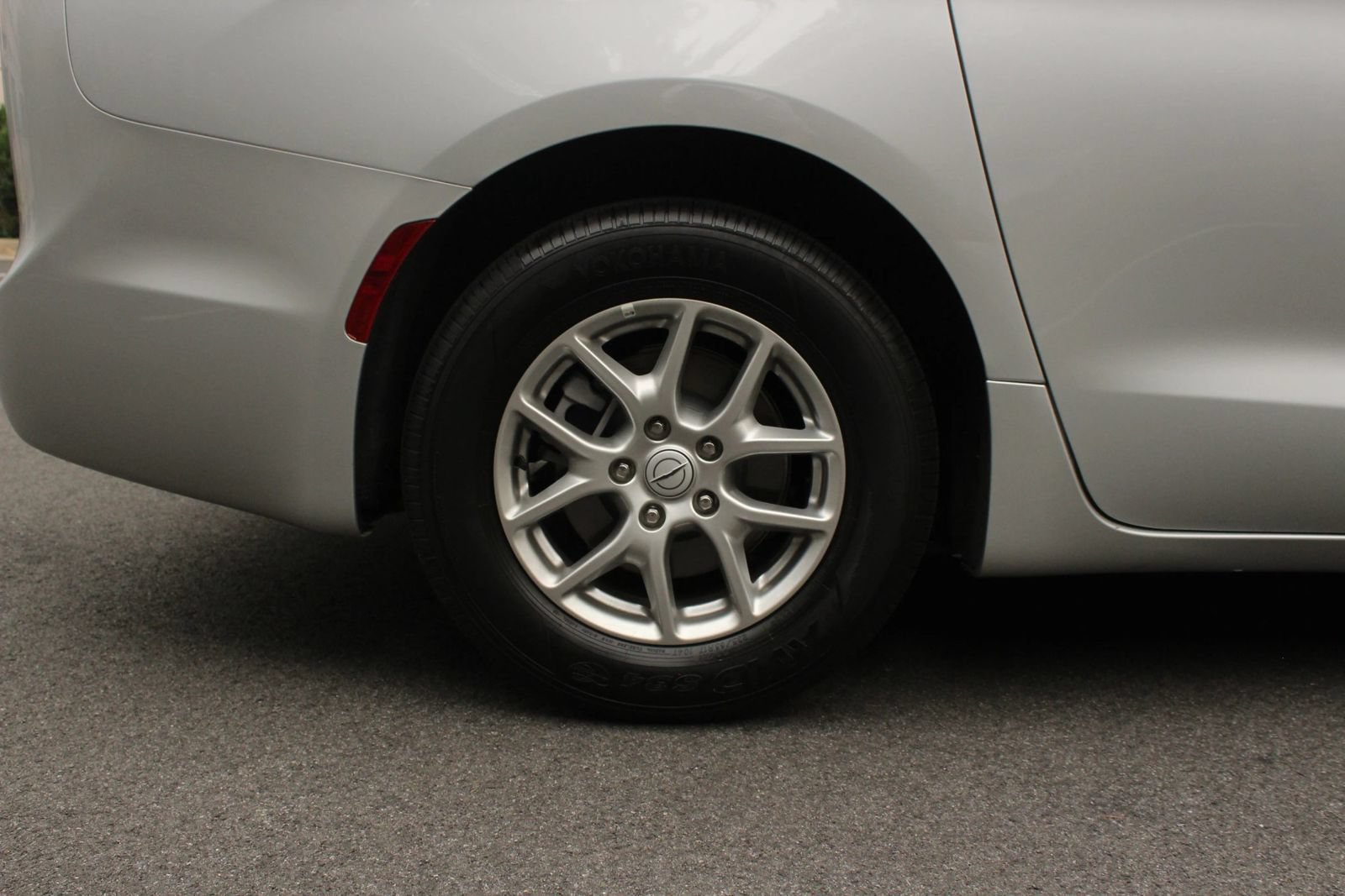 Used 2026 Chrysler Pacifica Select FWD image 5