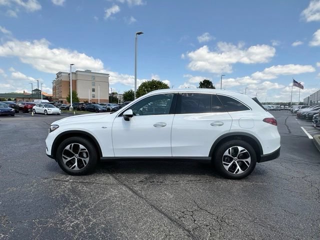 Used 2025 Mercedes-Benz GLC 350e 4MATIC image 4