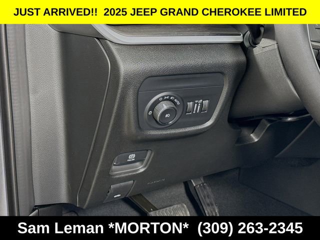 New 2025 Jeep Grand Cherokee Limited w/ Black Appearance Package image 10