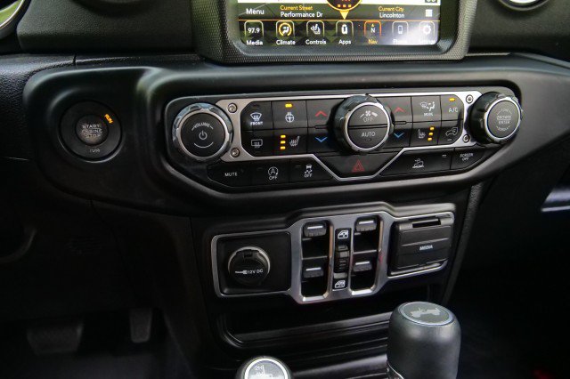 Used 2022 Jeep Wrangler Unlimited Sahara w/ Cold Weather Group AWD/4WD image 18