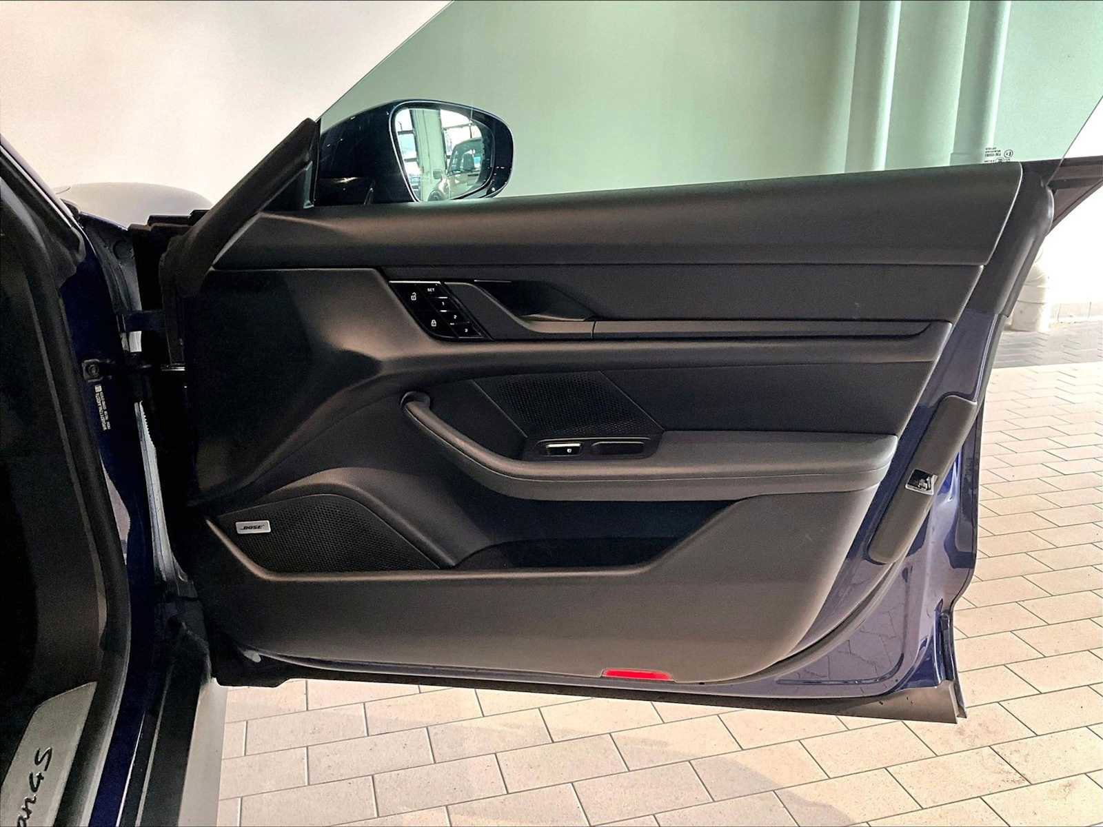 Used 2021 Porsche Taycan 4S image 27