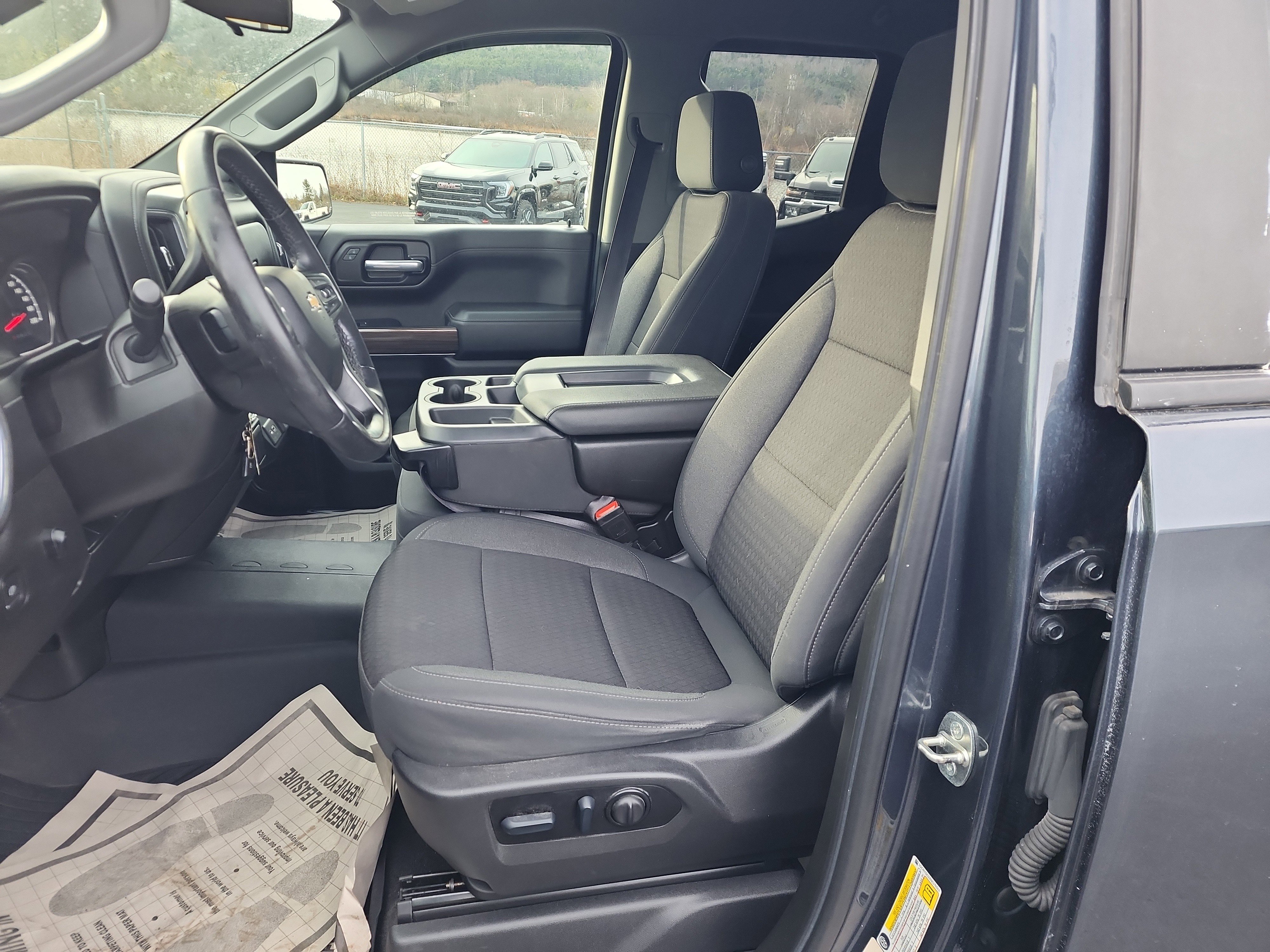 Used 2022 Chevrolet Silverado 1500 LT image 11