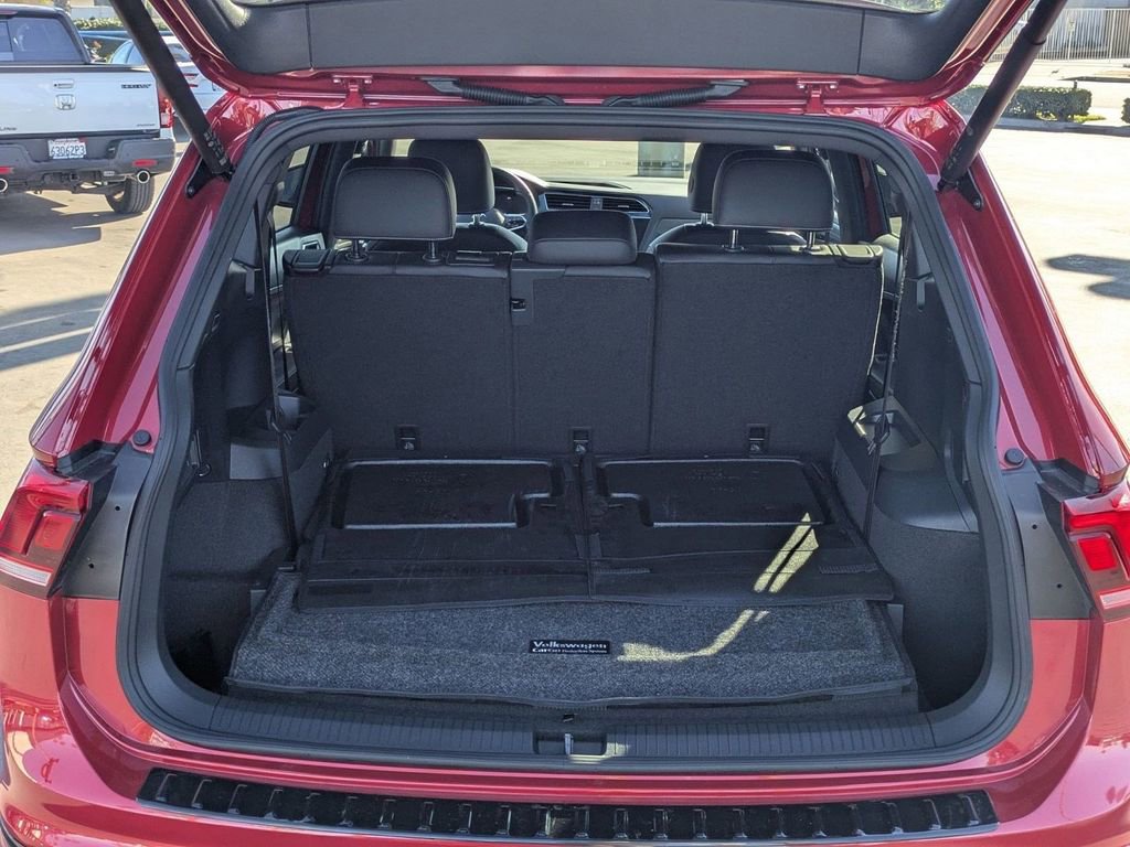 Used 2024 Volkswagen Tiguan SE R-Line image 19