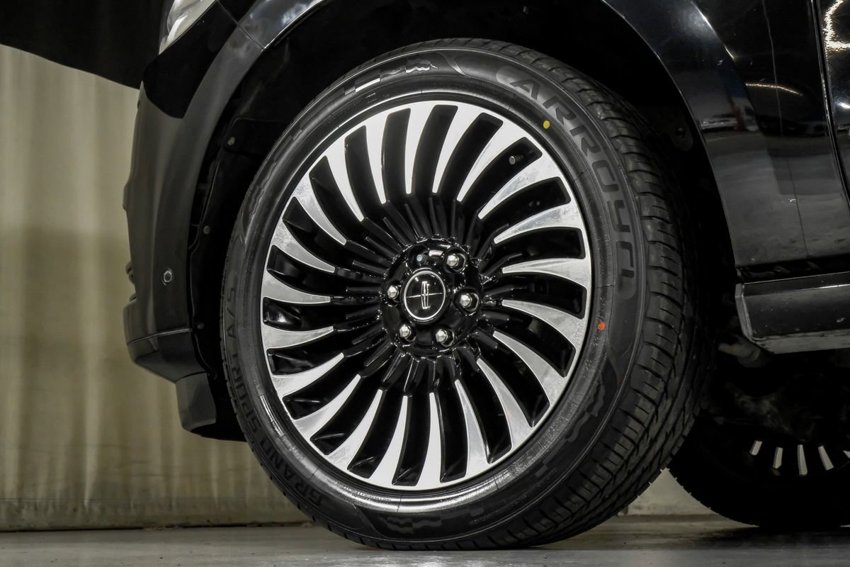 Used 2020 Lincoln Navigator Black Label w/ Cargo Convenience Package AWD/4WD image 55